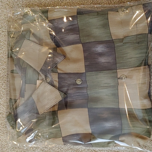 Men's Casual Button Down Shirt - Picture 7 of 7